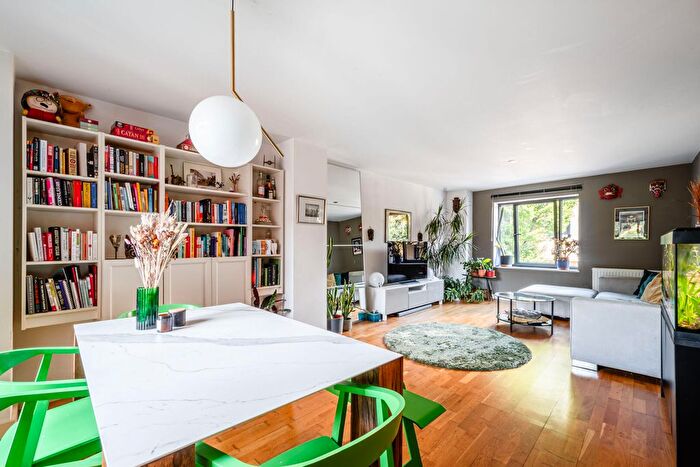 2 Bedroom Flat For Sale In Goldsmiths Row, Hackney, London, E2
