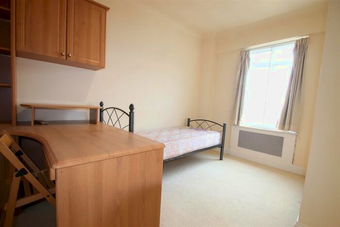 2 Bedroom Flat To Rent In Park Road, London, NW1