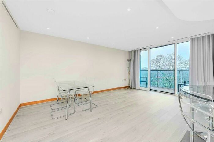 2 Bedroom Apartment To Rent In Eustace Building, Queenstown Road, Lonon, SW11