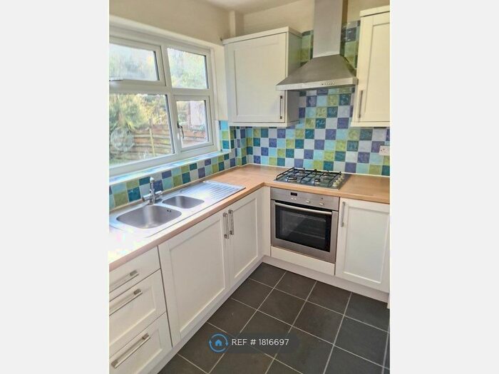 4 Bedroom Semi-Detached House To Rent In Totley Brook Road, Sheffield, S17