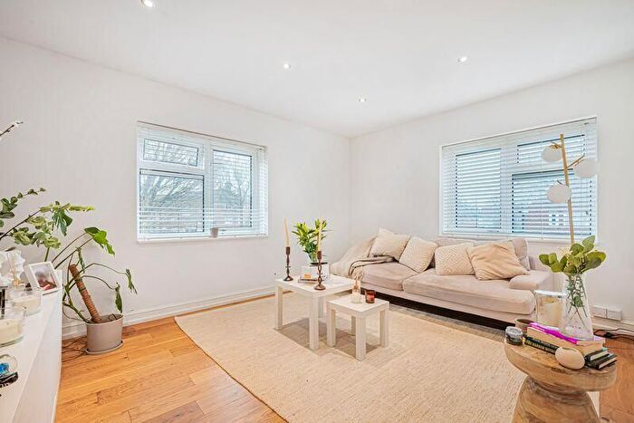 2 Bedroom Flat For Sale In Hornbeam Way, Bromley, BR2