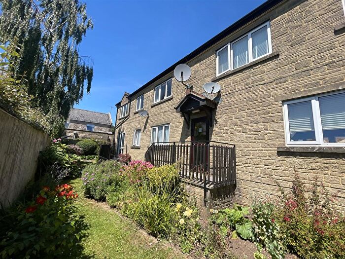2 Bedroom Flat For Sale In Wyvern Court, Crewkerne - No Onward Chain, TA18