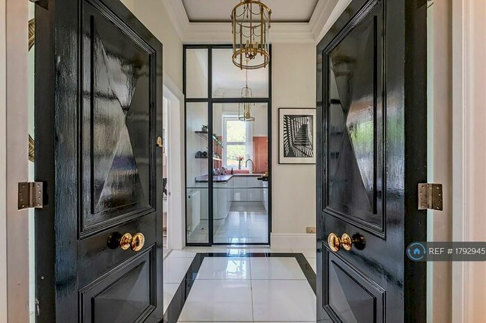 2 Bedroom Flat To Rent In Clifton Gardens, Folkestone, Kent, CT20