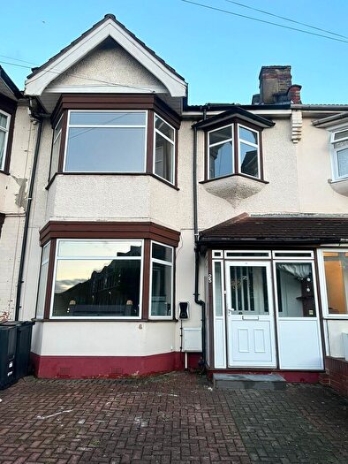 4 Bedroom Terraced House To Rent In Lennox Gardens, Ilford, IG1
