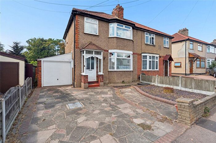 3 Bedroom Semi-Detached House For Sale In Upper Rainham Road, Hornchurch, RM12