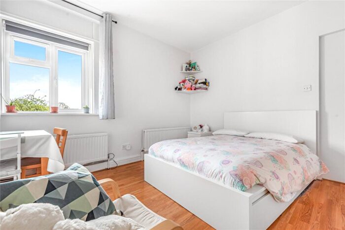 Apartment To Rent In Kilburn High Road, Kilburn, London, NW6