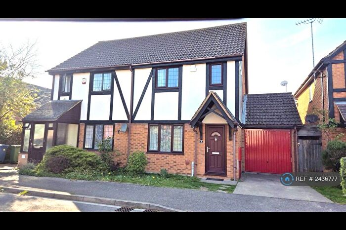 3 Bedroom Semi-Detached House To Rent In Martingale Close, Cambridge, CB4