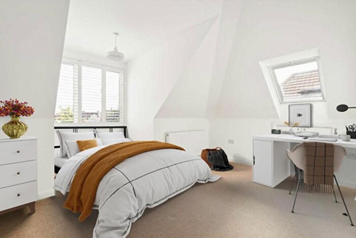 5 Bedroom House To Rent In Rundell Crescent, Hendon, NW4