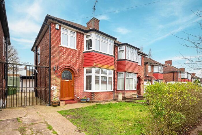 3 Bedroom Semi Detached House For Sale In Bushmoor Crescent, SE18