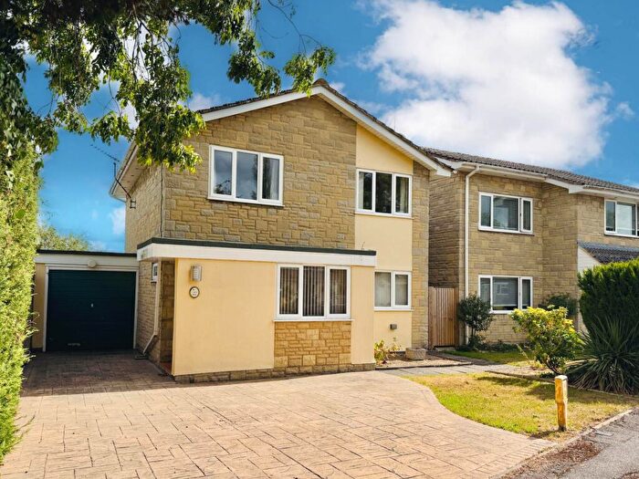 4 Bedroom Detached House For Sale In Caldicot Close, Shillingford, OX10