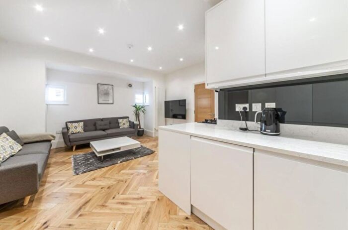 3 Bedroom Flat To Rent In Horn Lane, London, W3