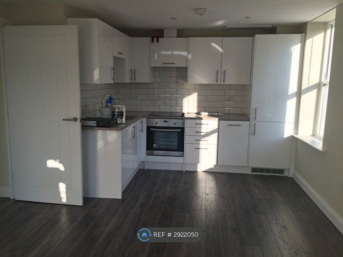 1 Bedroom Flat To Rent In High Street, High Wycombe, HP11