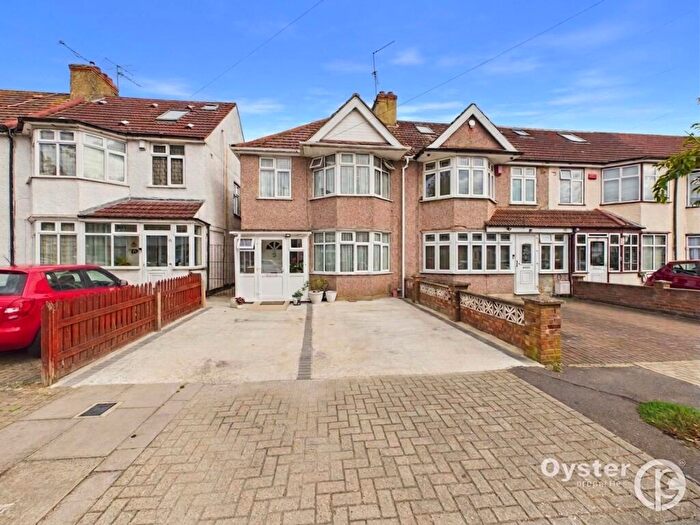 3 Bedroom End Of Terrace House For Sale In D'arcy Gardens, Harrow, HA3