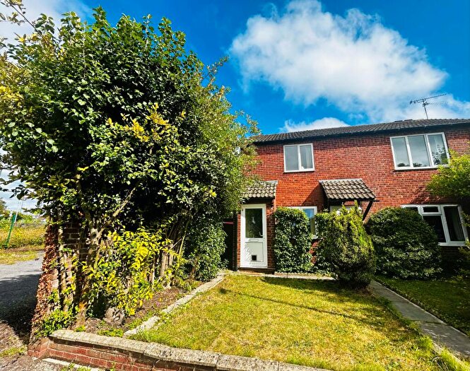 2 Bedroom Flat To Rent In Elizabeth Crescent, Stoke Gifford, BS34