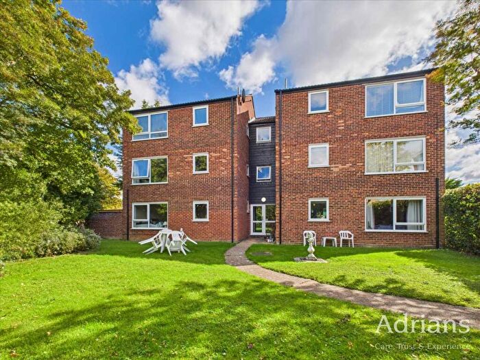 2 Bedroom Flat For Sale In Drood Close, Newlands Spring, Chelmsford, CM1