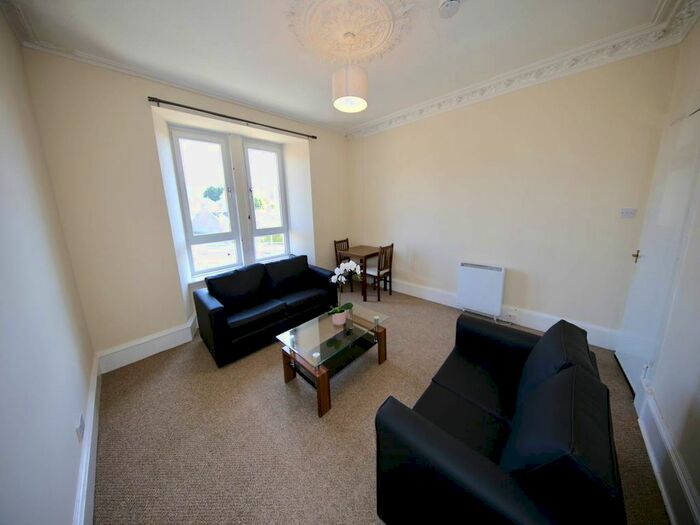 2 Bedroom Flat To Rent In High Street, Lochee, Dundee, DD2