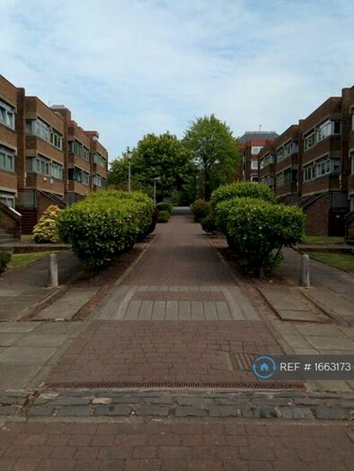 2 Bedroom Maisonette To Rent In Huntly Court, Glasgow, G41