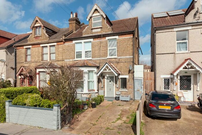 1 Bedroom Flat To Rent In Bensham Manor Road, London, CR7