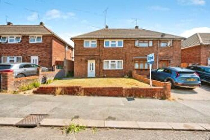 3 Bedroom Semi Detached House For Sale In Cheney Road, Luton, LU4