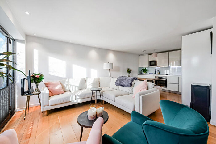 2 Bedroom Flat To Rent In Elspeth Road, SW11