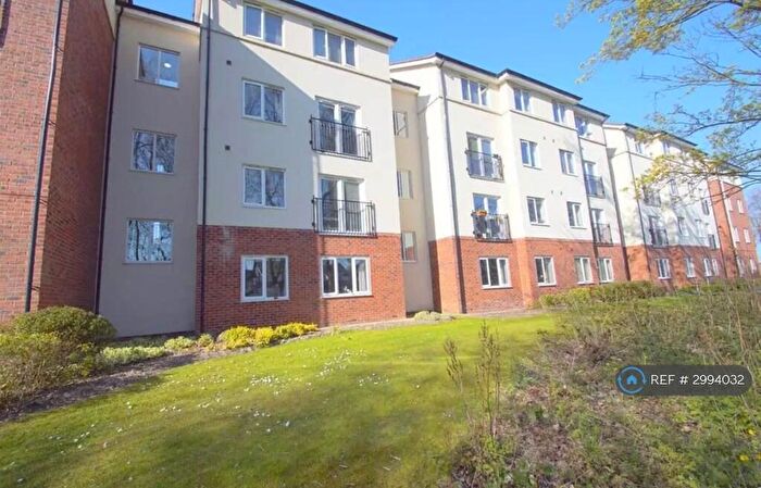 2 Bedroom Flat To Rent In Chestnut Lane, Leeds, LS14