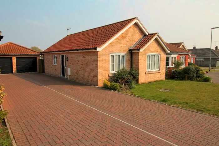 2 Bedroom Detached Bungalow To Rent In Broadland Close, Great Yarmouth, Norfolk, NR31