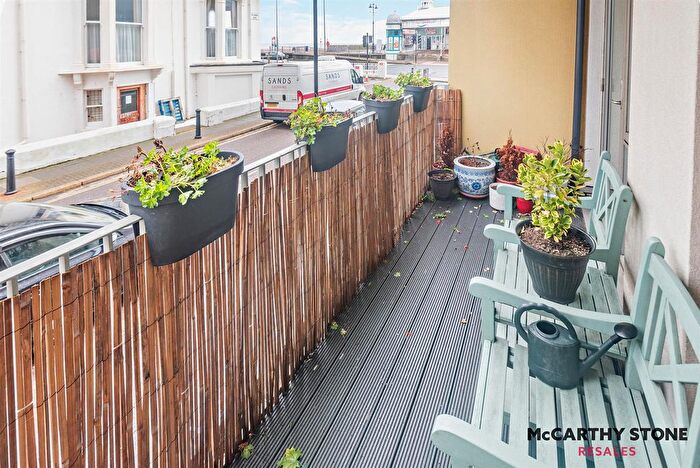 1 Bedroom Flat For Sale In South Parade, Southsea, Hampshire, PO4