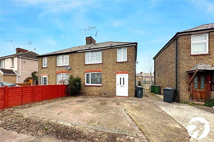 3 Bedroom Semi-detached House For Sale In Gasson Road, Swanscombe, Kent, DA10