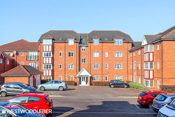 2 Bedroom Apartment To Rent In Ottawa Court, Broxbourne, EN10