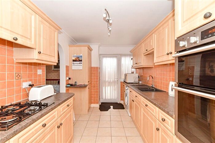 4 Bedroom Terraced House For Sale In The Gore, Basildon, Essex, SS14