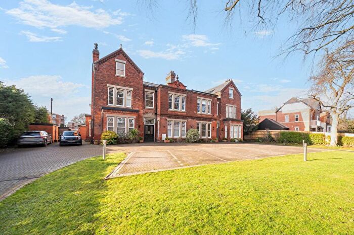 2 Bedroom Flat For Sale In Welholme Avenue, Grimsby, DN32