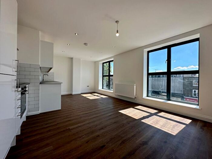 1 Bedroom Apartment To Rent In High Street, Brentwood, CM14