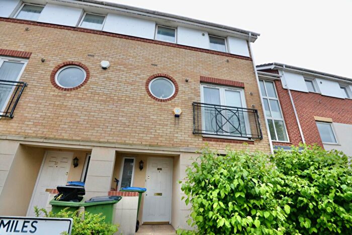4 Bedroom Town House For Sale In Miles Drive, London, SE28