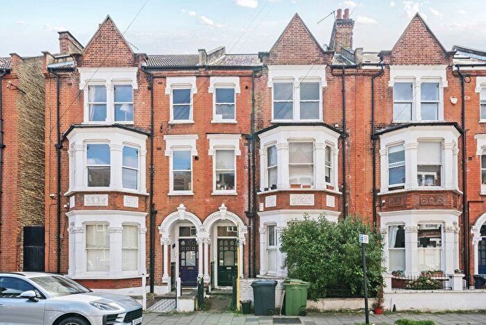 2 Bedroom Flat To Rent In Sudbourne Road, Brixton, London, SW2