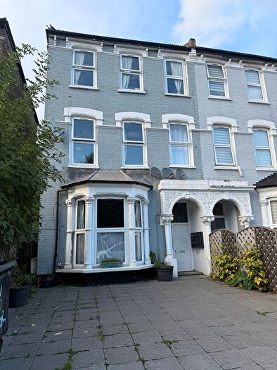 Studio To Rent In Manor Road, London, N16