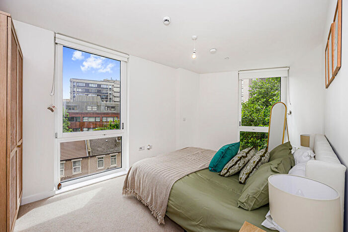 2 Bedroom Apartment For Sale In Crescent Gardens, Cherry Orchard Road, Croydon, CR0