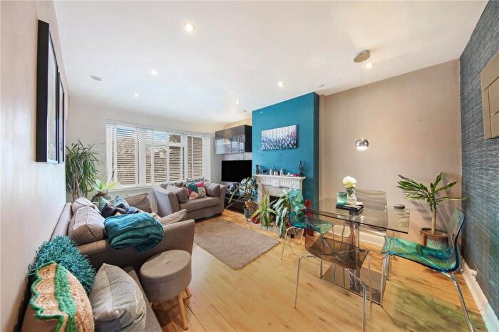 2 Bedroom Apartment To Rent In Moremead Road, London, SE6