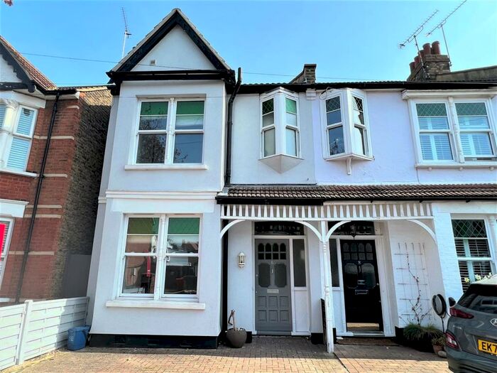 3 Bedroom House To Rent In Woodfield Road, Leigh-On-Sea, SS9