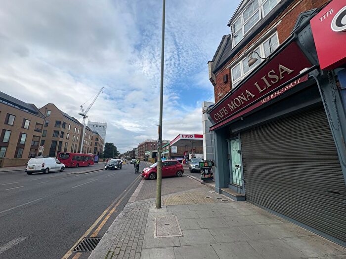 2 Bedroom Flat To Rent In High Road, London, N20