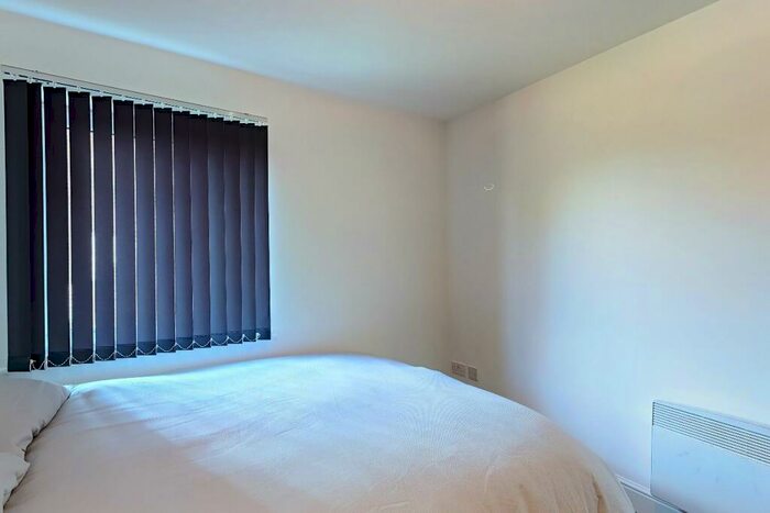 2 Bedroom Flat To Rent In - Berwick Street, L6