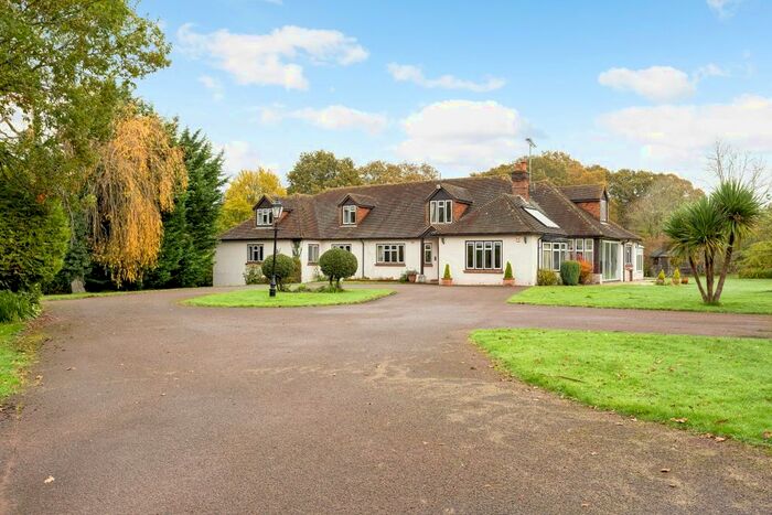 4 Bedroom Flat To Rent In Oak Grange Road, West Clandon, Guildford, GU4