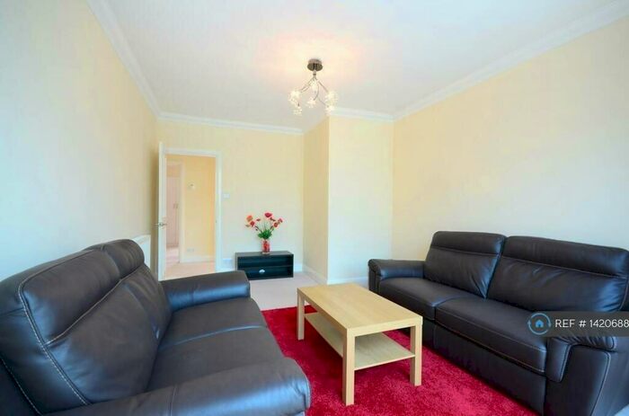 4 Bedroom Bungalow To Rent In Matlock Way, New Malden, KT3