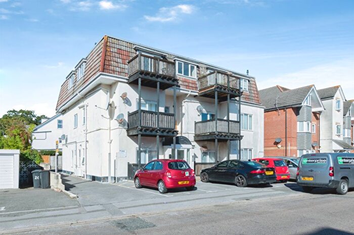 2 Bedroom Flat For Sale In Adeline Road, Bournemouth, BH5