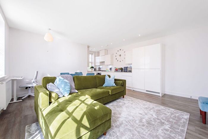 1 Bedroom Flat To Rent In Collison Avenue, Barnet, EN5