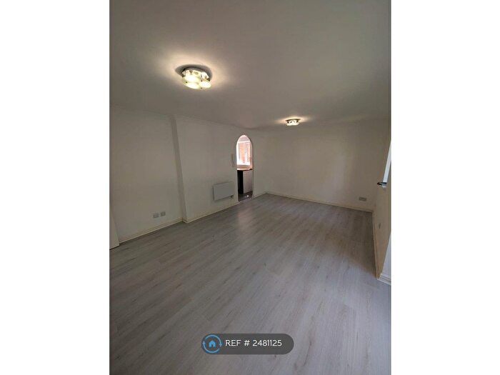 2 Bedroom Flat To Rent In Chandlers Drive, Erith, DA8