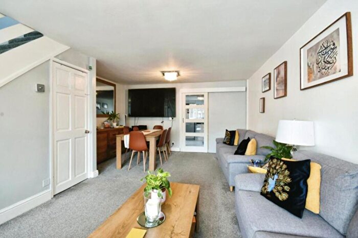 3 Bedroom Property To Rent In Burder Close, Dalston, London, N1