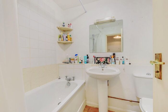 1 Bedroom Flat To Rent In Wellington Road, London, SW19