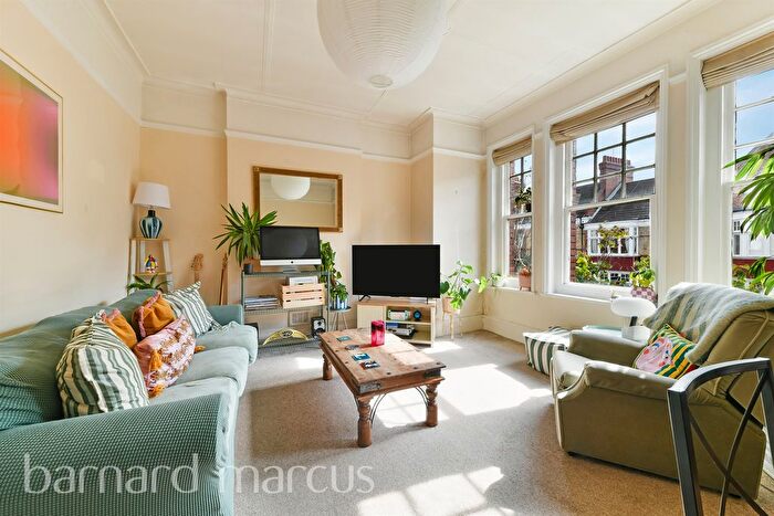 2 Bedroom Flat For Sale In Cricklade Avenue, London, SW2