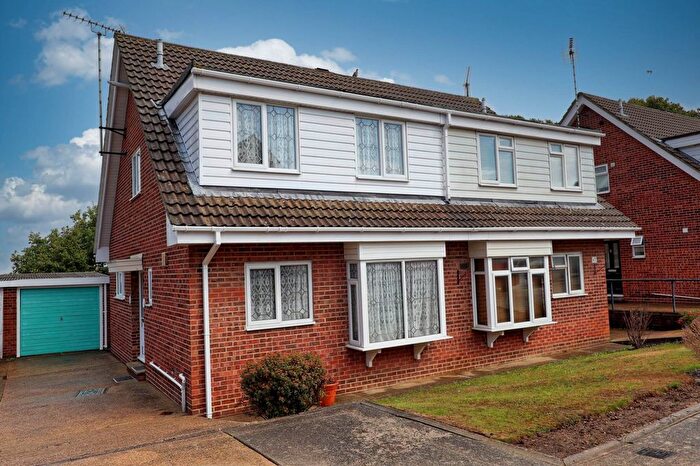 3 Bedroom Semi-Detached House For Sale In Asquith Gardens, Benfleet, SS7