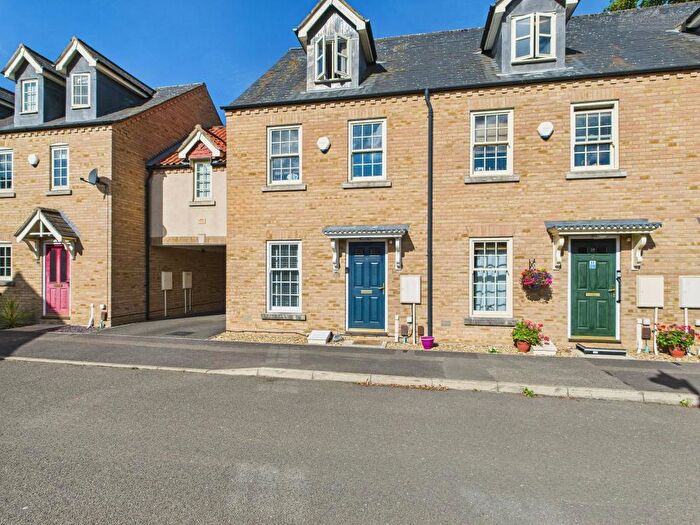 3 Bedroom Town House For Sale In King Henry Chase, Bretton, Peterborough, PE3
